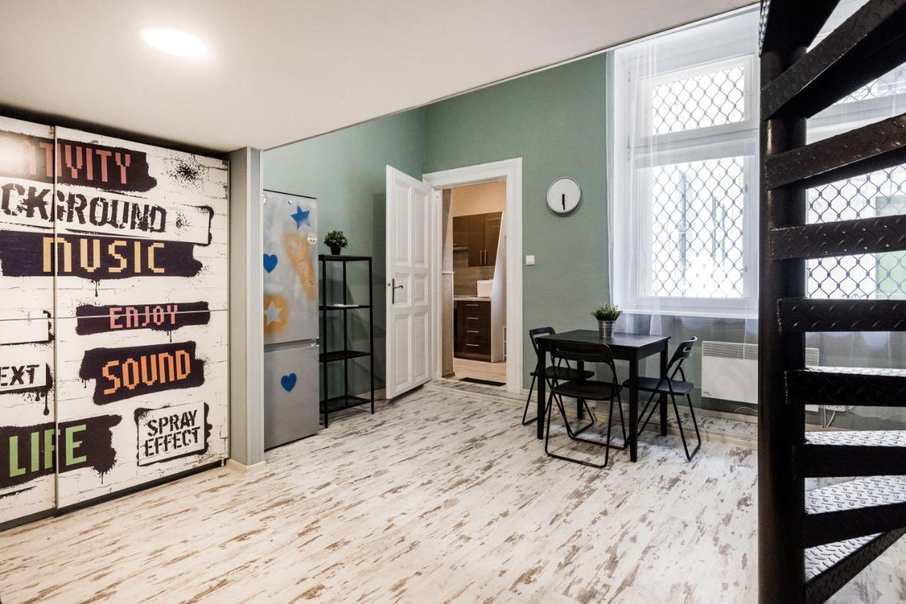 Hungarian Rebelian With Ac Apartment Budapest Exterior photo